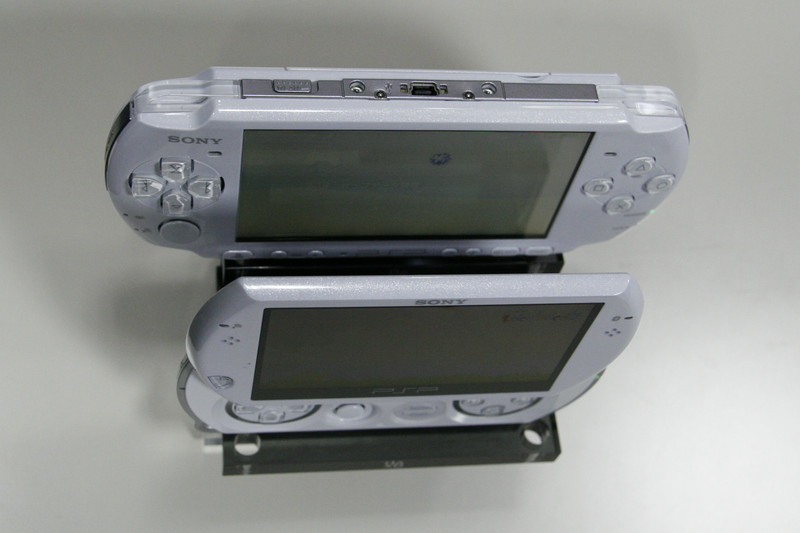 See the PSP-3000 and PSP Go side by side - Blu-ray Forum