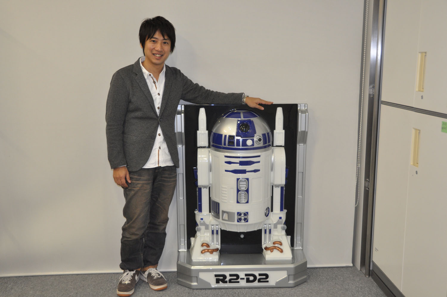 特別企画】スターウォーズファン必見、「R2-D2」が家に来る！ - GAME Watch