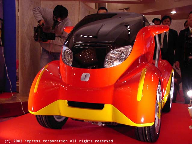 タカラ、ラジコン飛行船「SKYSHIP」を発売 「チョロQ」の電気自動車も発表