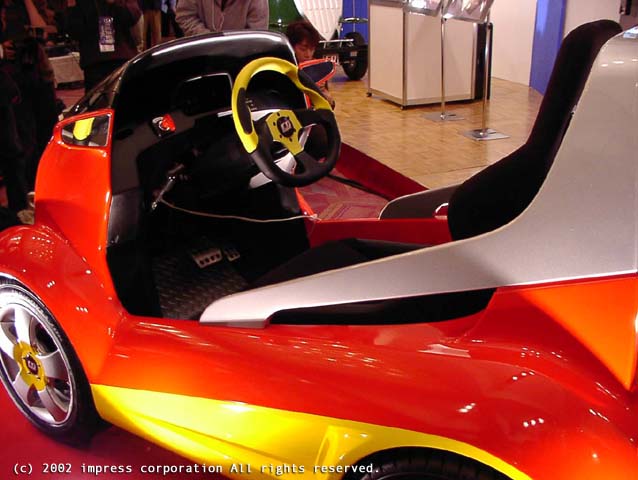 タカラ、ラジコン飛行船「SKYSHIP」を発売 「チョロQ」の電気自動車も発表