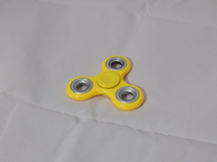 特別企画 回すだけ だがそれがいい 最近流行りの ハンドスピナー を遊んでみた Game Watch