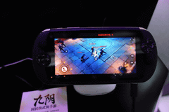 Playstation Vitaライクなandroid端末 摩奇i7 が正式発表 Game Watch