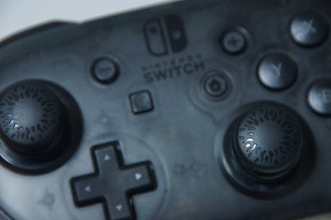 もっと快適に もっと精度の高いプレイを Nintendo Switchのproコントローラー用アシストパーツを試してみた 使って試してみました ゲームグッズ研究所 Game Watch
