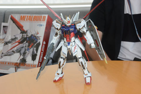 メタルビルド METALBUILD ストライク ガンダム & エールストライカー