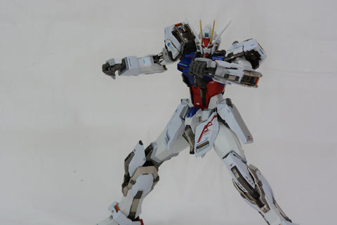 魂レビュー 決めポーズをとらせるのがたまらなく楽しい Metal Build エールストライクガンダム Game Watch