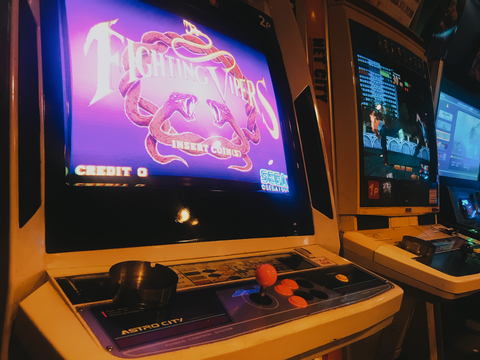 あと2日で閉店を迎えるゲームセンター みとや で ファイティングバイパーズ の思い出に再会した不思議な運命の話 山村智美の ぼくらとゲームの Game Watch