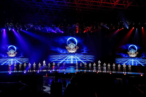 Shadowverse World Grand Prix 18 決着 100万ドルと世界最強の称号はふぇぐ選手の手に Game Watch