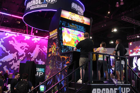 デカすぎる 会場で巨大アーケード筐体が出現 Game Watch デカすぎる 会場で巨大アーケード筐体が出現 Game Watch