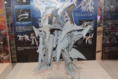 ユニコーンガンダム立像の手のひらに乗れる ガンダム夏まつり19 28日までの期間限定コンテンツ ガンダムvr特別開催 Game Watch