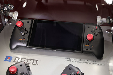 Nintendo Switchの携帯モードをマシマシにするコントローラー 携帯モード専用グリップコントローラー For Nintendo Switch を体験 Game Watch