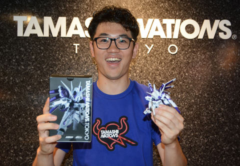 魂インタビュー 濃縮されたカッコ良さ 動かしまくれる関節 高級感溢れるカラーリング ネクスエッジスタイル Hi Nガンダム Tokyo Limited Ver Game Watch