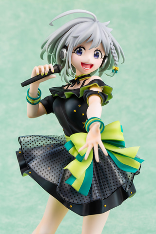 ステージで歌う躍動感をそのまま立体化 バーチャルシンガー Yuni のフィギュアが発売 Game Watch