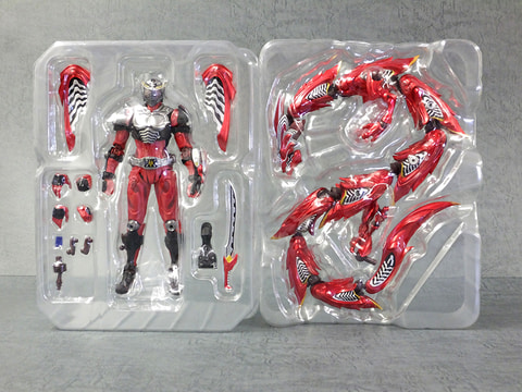 発売目前 魂ウェブにて S I C 仮面ライダークウガ マイティフォーム 仮面ライダー龍騎 の最速レビューが公開 Game Watch