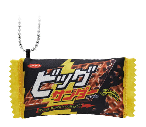 おいしさイナズマ級のお菓子がカプセルトイ化 ブラックサンダー ビッグサンダー 黒いポーチとマスコット 登場 Game Watch