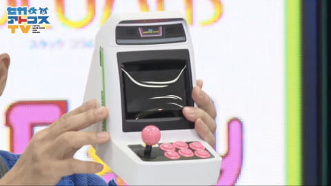 アストロシティミニ スティックとボタンがピンク色になった2pカラー筐体を発表 Game Watch