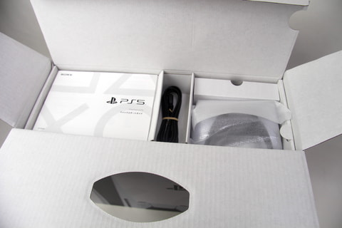 PS5開封レポート！ 外箱＆本体のディテールをチェック＆PS4とのサイズ 