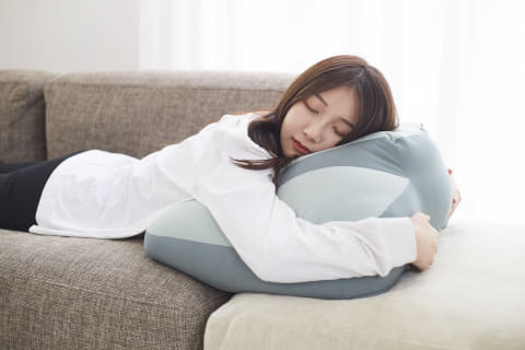 うつ伏せ姿勢に特化 ゲーミングピロー Neochi Pillow が本日発売 Game Watch