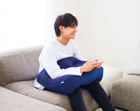 うつ伏せ姿勢に特化 ゲーミングピロー Neochi Pillow が本日発売 Game Watch