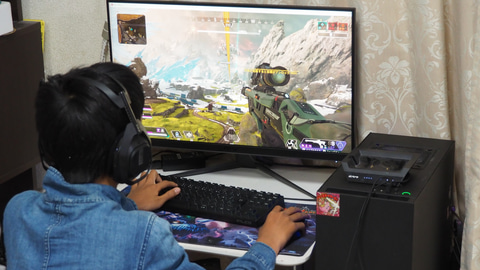 ヌルヌル動くって本当 モニターの 144hzと60hzの違い は中学生に分かるのか Apex Legends で比べてみた Game Watch