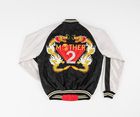 Mother2 のスカジャンが復刻 2月25日発売決定 Game Watch