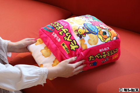たべっ子どうぶつ のパッケージがそのままクッションブランケットに 10月14日発売 Game Watch