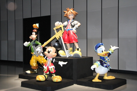 キングダム ハーツ th特別展示会場フォトレポート 未公開原画や多数のグッズが展示 Game Watch