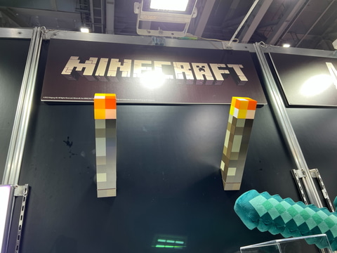 おもちゃショー マイクラ のたいまつ型インテリアライトが会場に展示中 Game Watch