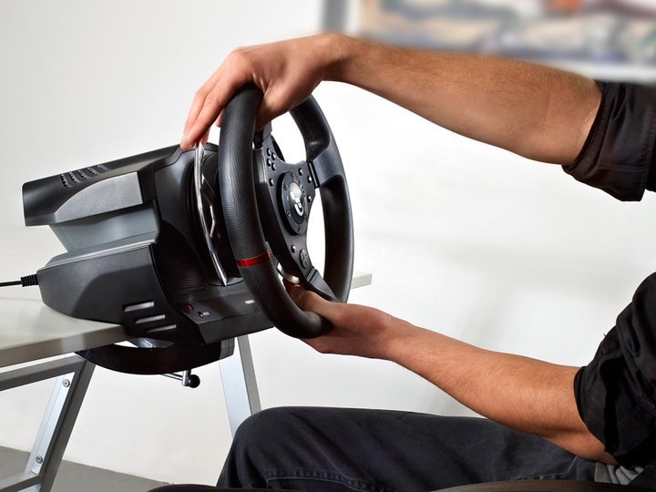 拡大画像 Thrustmaster Gt5 推奨のハイエンドハンコン T500 Rs を正式発表