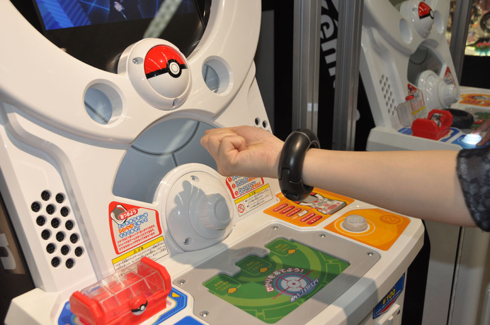 拡大画像 タカラトミーアーツ商談会で 変型可能な メガドライブメガトロン が登場 25 29 Game Watch