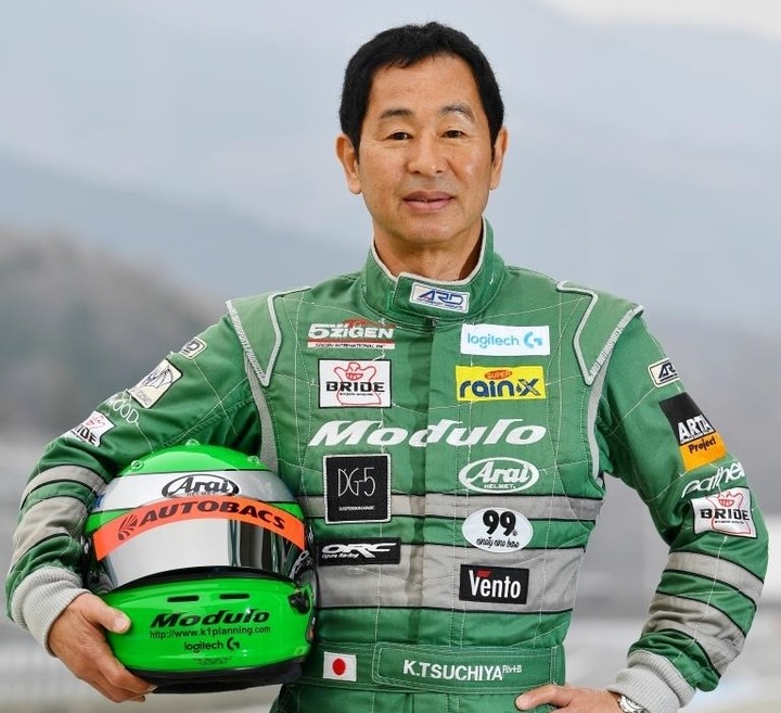 （激レア）美品　圭OFFICE ジャンパー グリーン Mサイズ　土屋圭市さん PS4レーシングゲームのeスポーツ大会を開催。元レーシングドライバーの