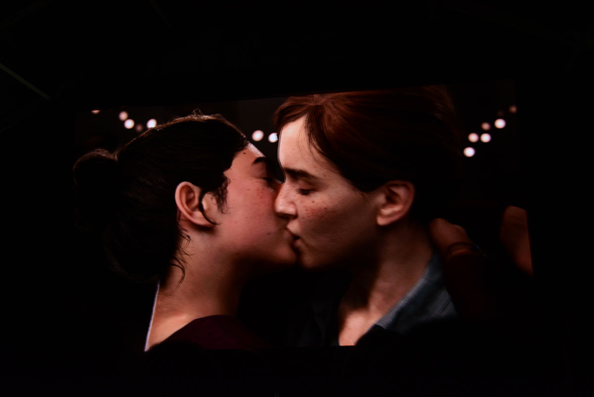 血みどろ 泥まみれの戦い そして恋人同士のキス The Last Of Us Part Ii は表現の限界を超える挑戦を感じさせる Game Watch