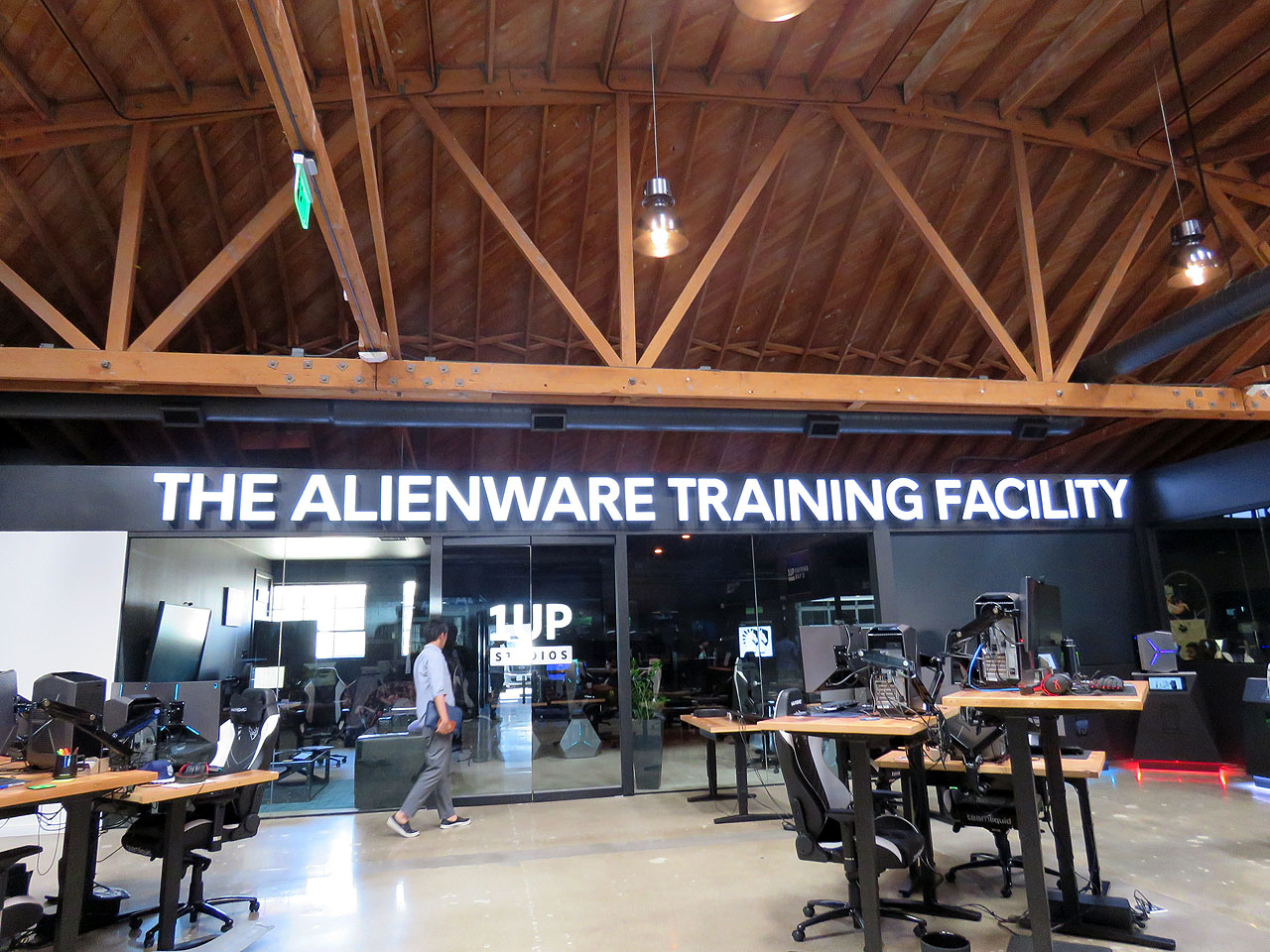 プロゲーミングチーム Team Liquid のトレーニング施設 Alienware Training Facilities 見学レポート Game Watch