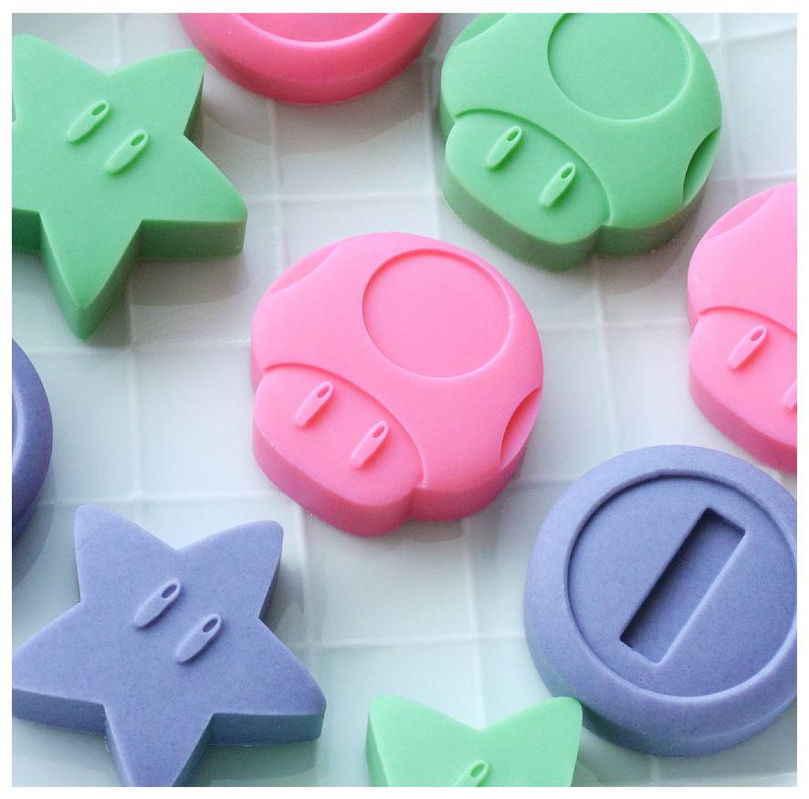 スーパーマリオ」のブロックやアイテムがシリコントレーになって販売中