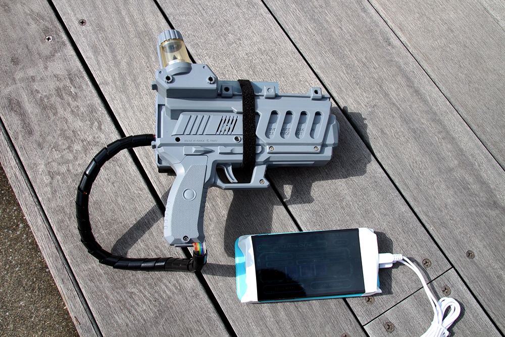 現代に蘇る サバイバーショット 武器を切り替え 手榴弾を投げて生き残りを図るリアルシューティング X 体験レポート Game Watch