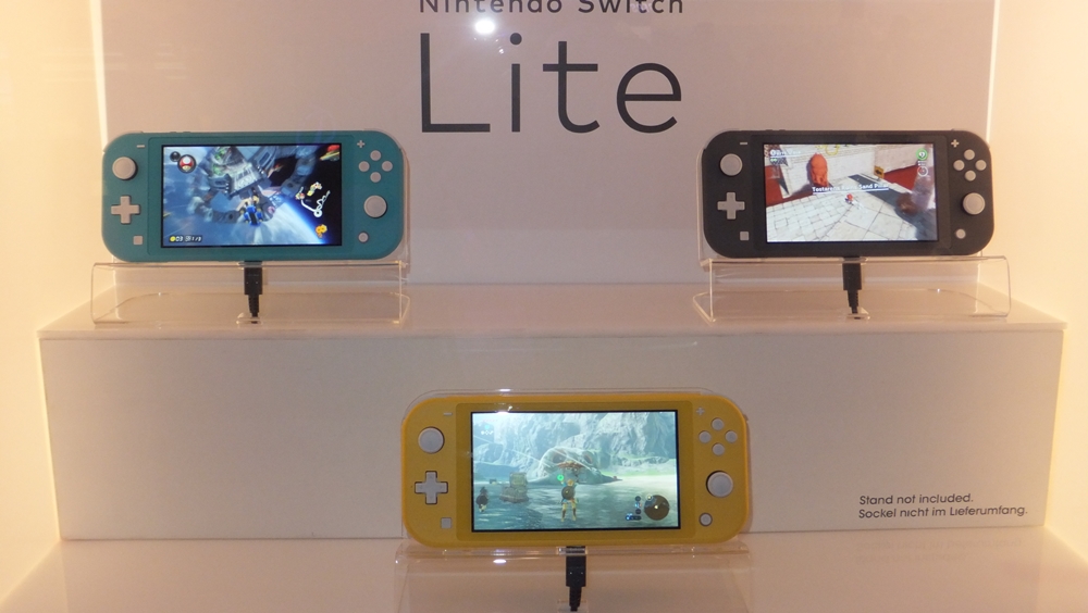 任天堂、Nintendo Switch Liteの実物をgamescom会場で出展中！ - GAME ...