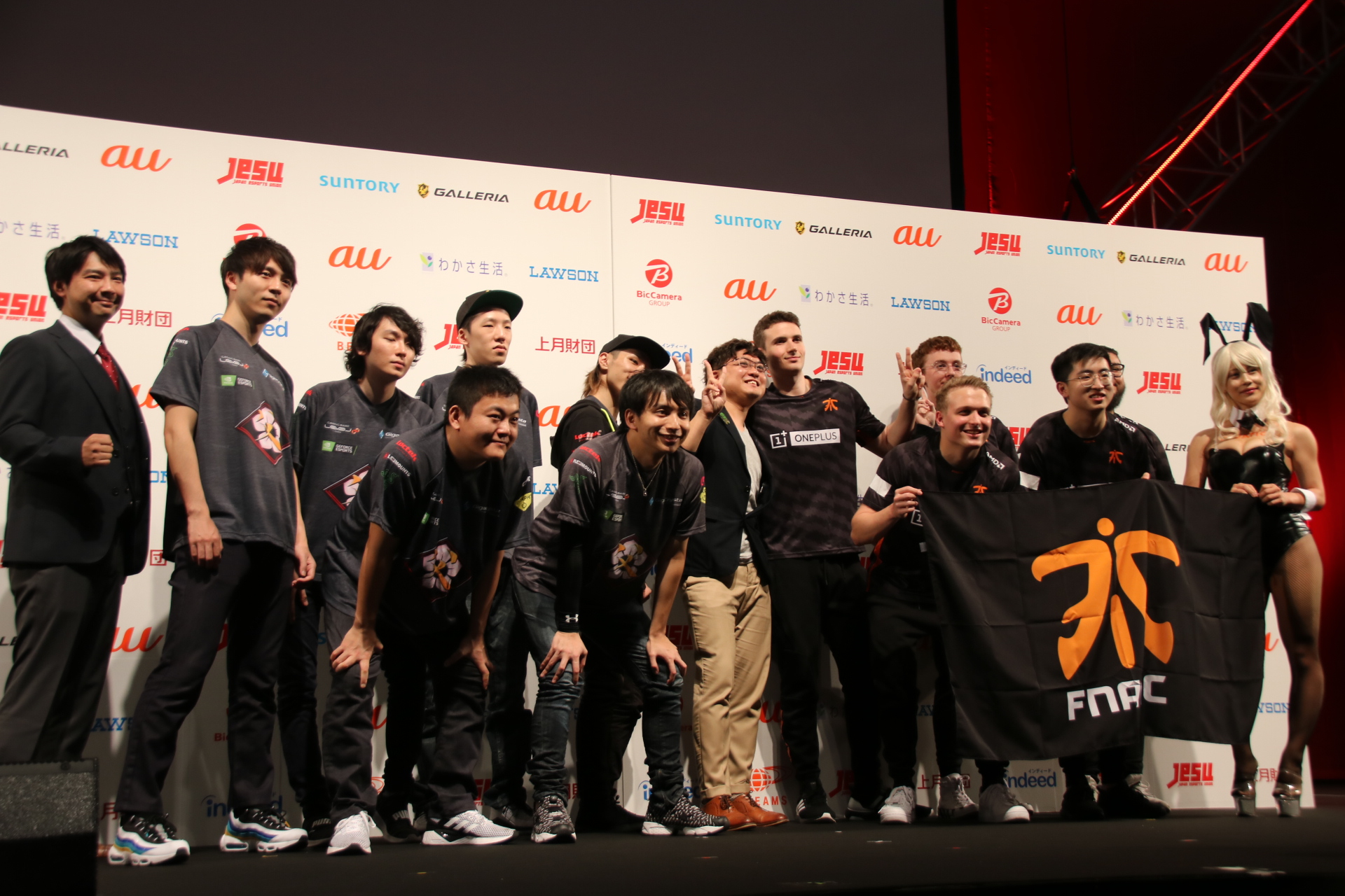 父ノ背中 と Fnatic が激突 笑いあり感動ありの レインボーシックス シージ エキシビションマッチの模様をお届け Game Watch