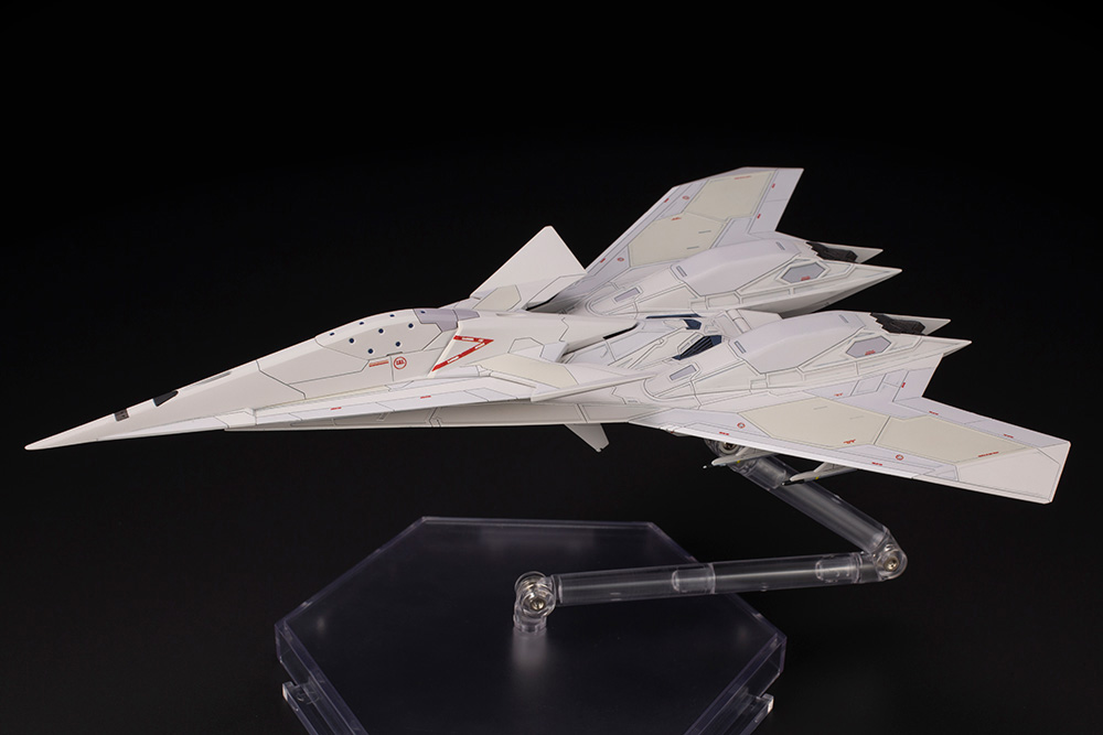 未確認の機体だ 速度はかなり速い Ace Combat 7 の戦闘機 Adfx 10f がプラモデル化 Game Watch