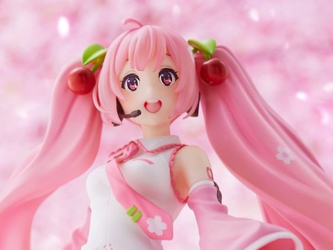 桜ミク がタイトーくじ本舗に登場 ピンクに輝く可憐な 桜ミク フィギュアが公開 Game Watch