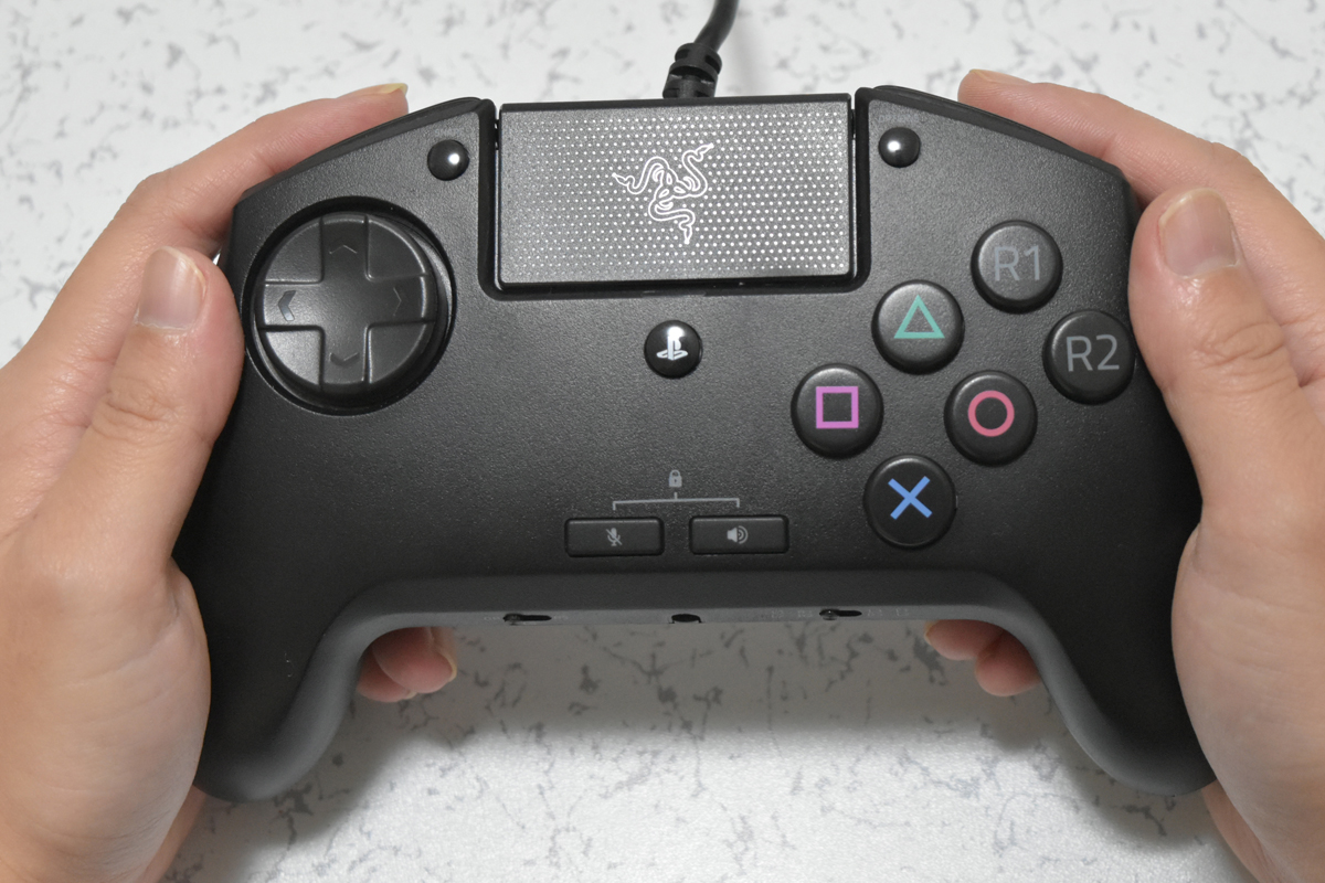 18630円 肌触りがいい Razer Raion Fightpad for PS4 コントローラー 格闘ゲーム用 アケコンデザイン PS5 PC対応 日本正