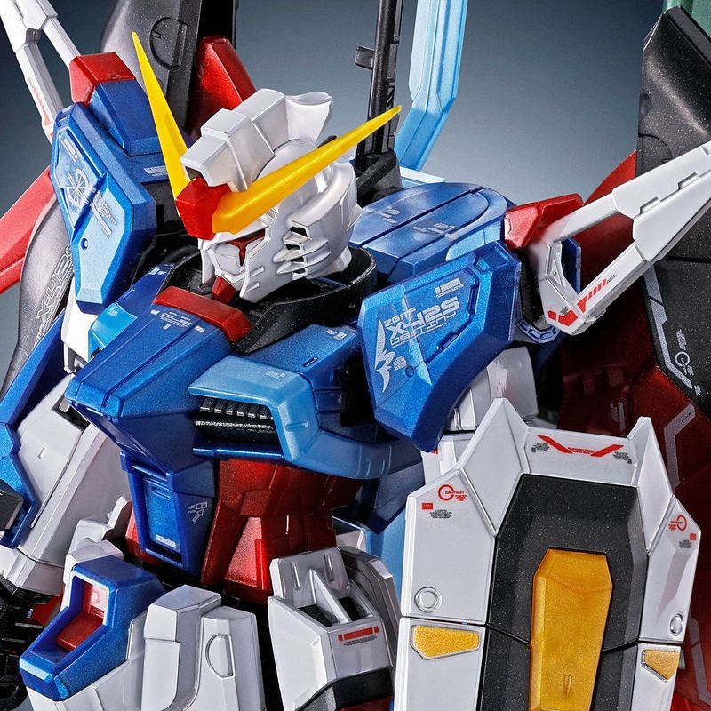 高級感あるメタリックアレンジに！ 「ガンダムSEED DESTINY」より