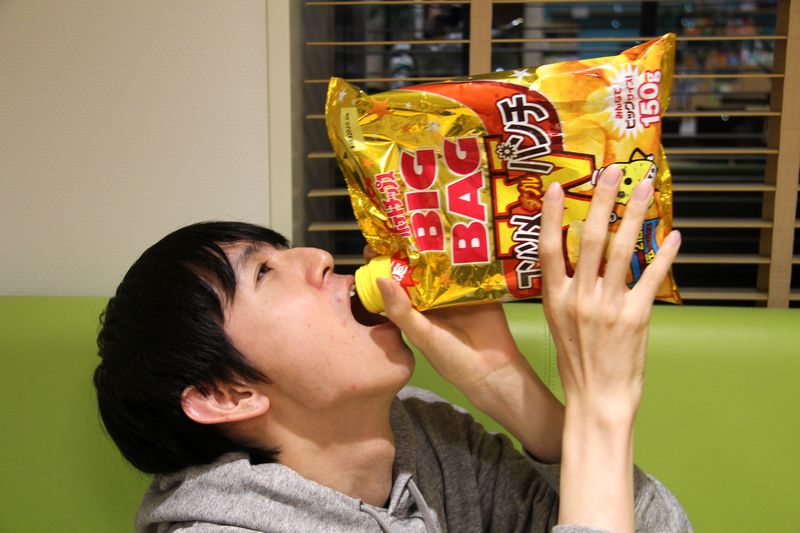 手を汚さずにポテチを食べたい そんなゲーマーの願望を叶えてくれる袋菓子アタッチメント ポテラッパー 開封レポート Game Watch