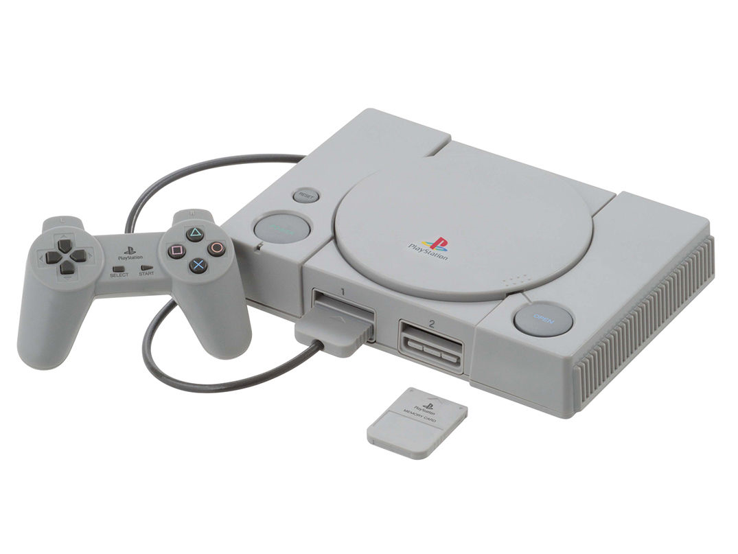プレステとセガサターンが2/5スケールで再現されたプラモデルが本日