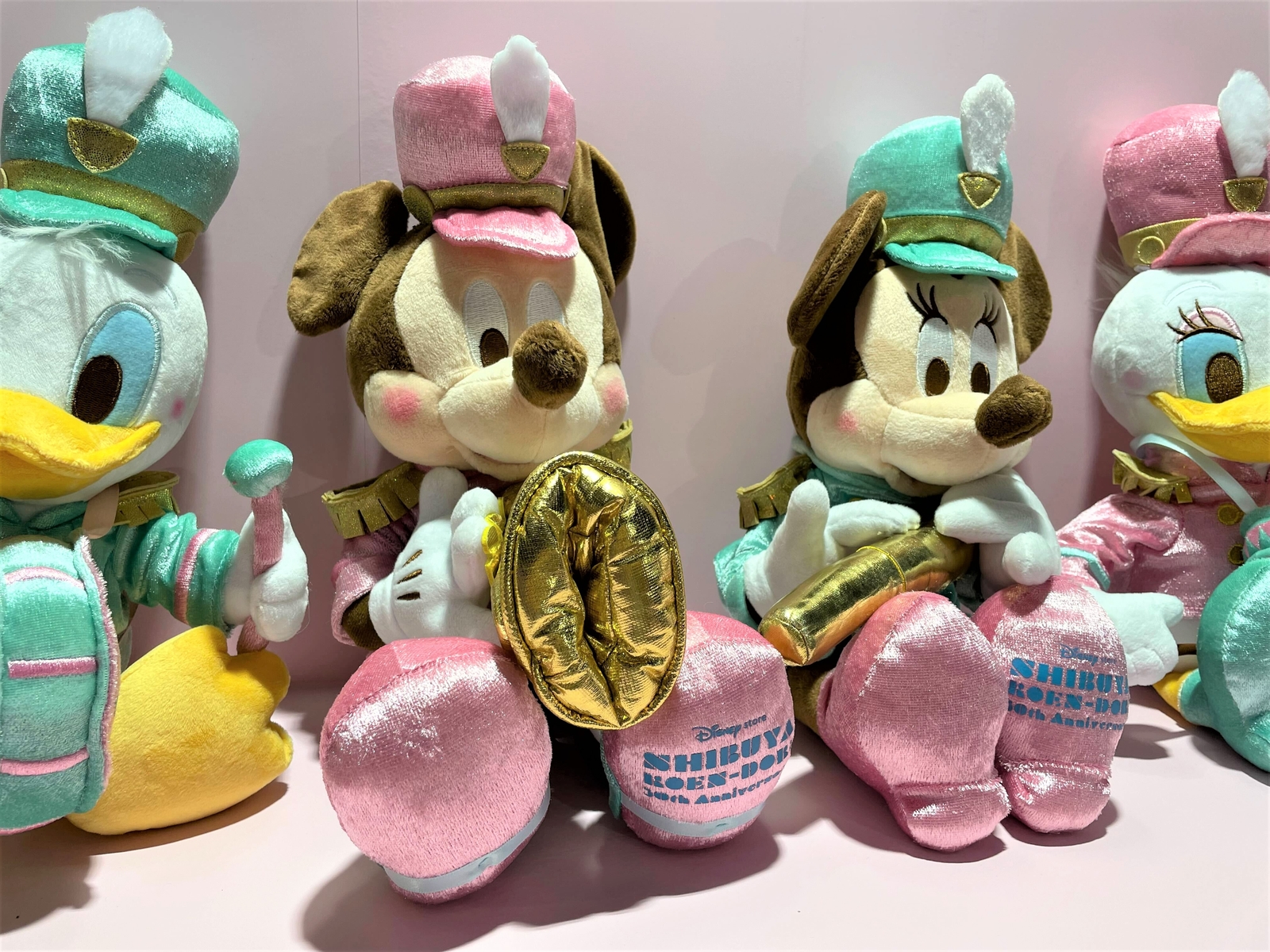 ❤️新品，タグ付き❤️ディズニーシー 15周年記念ぬいぐるみバッチ 3