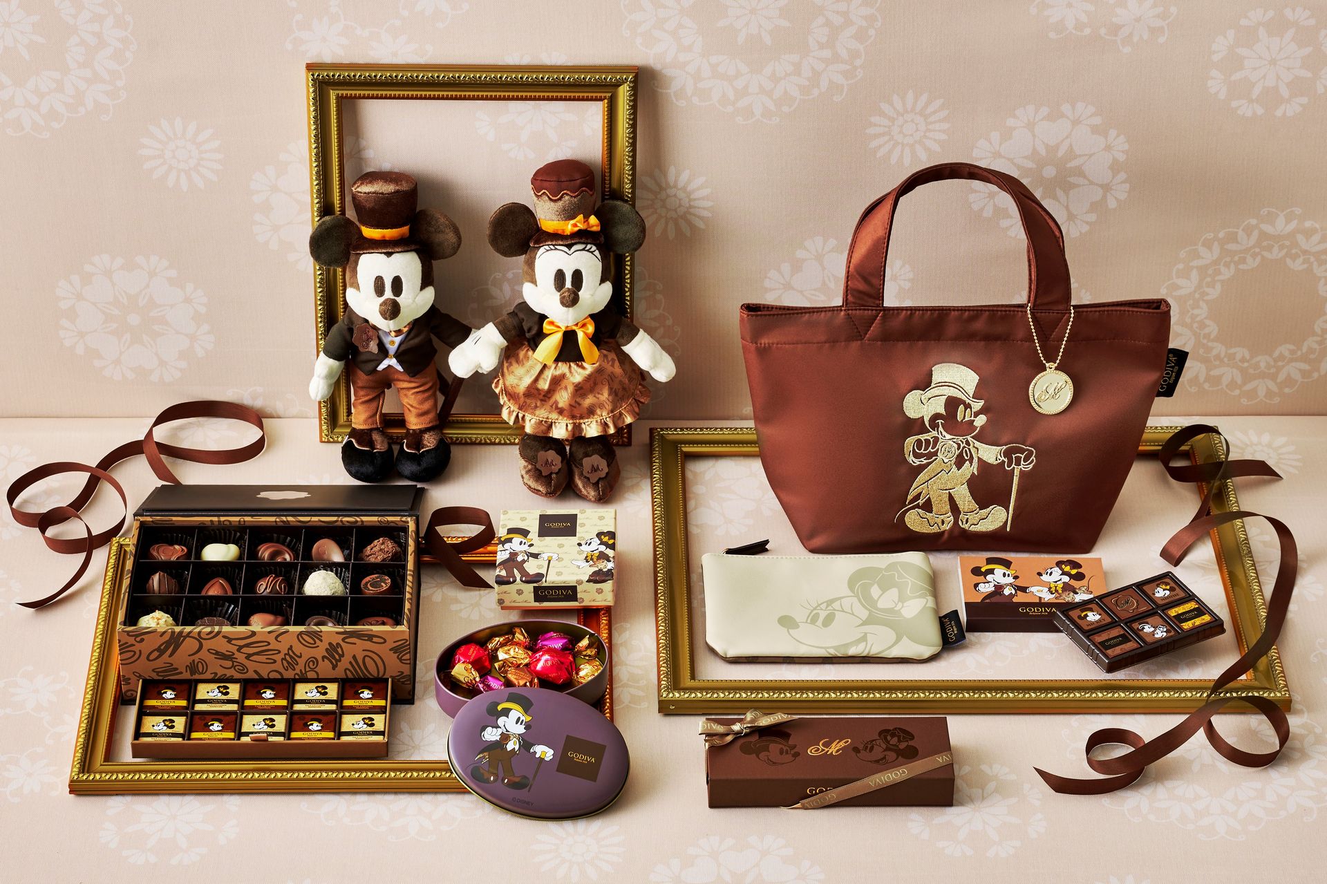 チョコレートイメージの衣装を着たミッキー＆ミニー！ ディズニーとゴディバのコラボ商品が1月1日より発売 - GAME Watch
