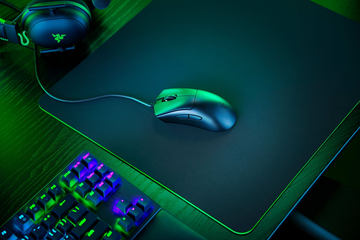 Razerのマルチライティングゾーン対応ハイブリッドマウスパッド