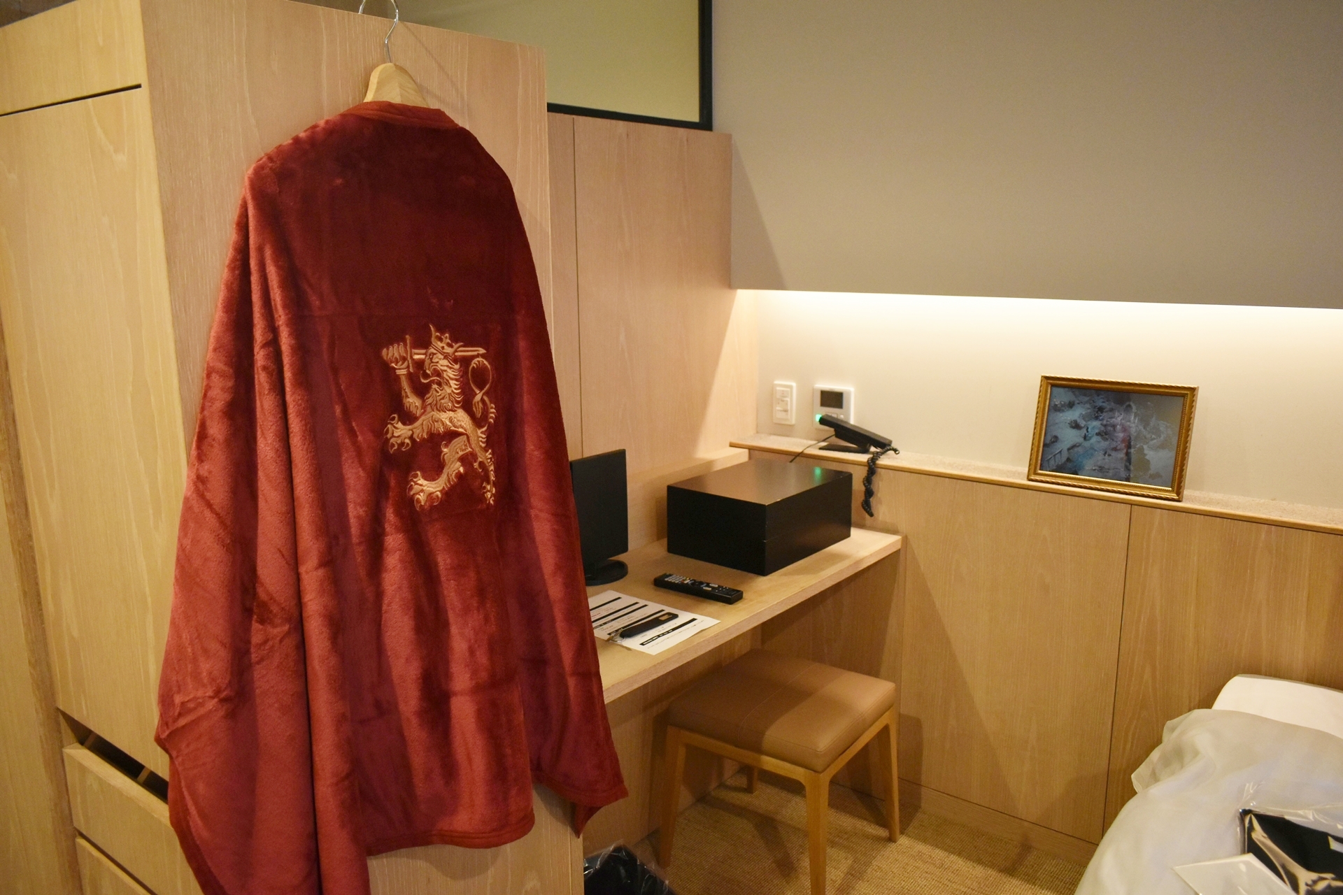 「リネージュW」、佐賀県リアルコラボ周遊レポート コラボ旅館では「君主風のマント」が！ 1/1「真冥王の執行剣」なども堪能