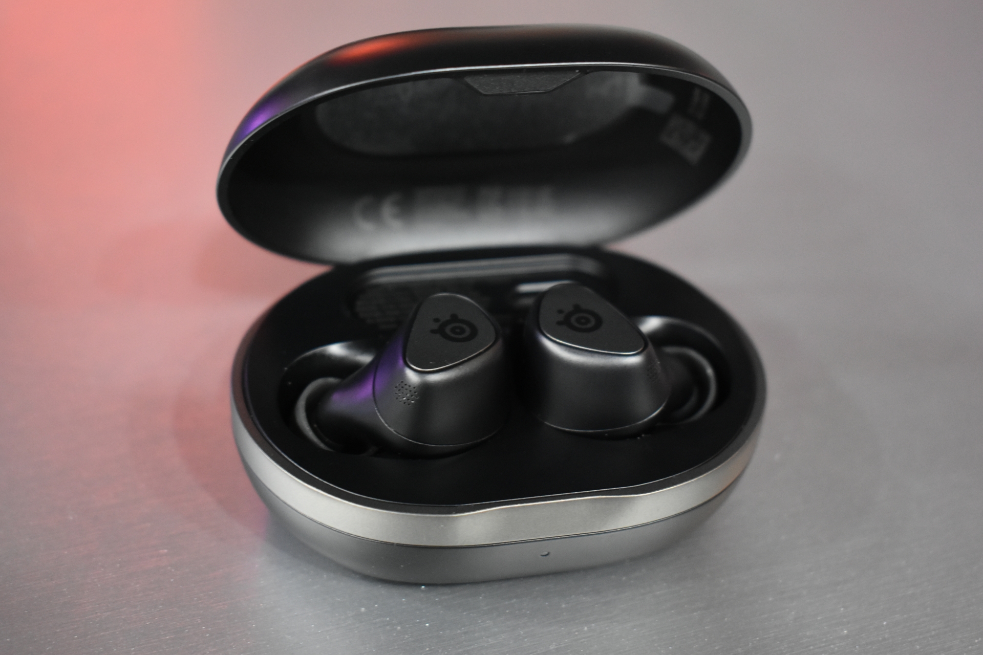 SteelSeries、完全ワイヤレスイヤホンとハイエンドキーボードを発表！【TGS2024】 40時間駆動の「Arctis GameBuds」と進化した「Apex Pro Gen 3」シリーズが登場