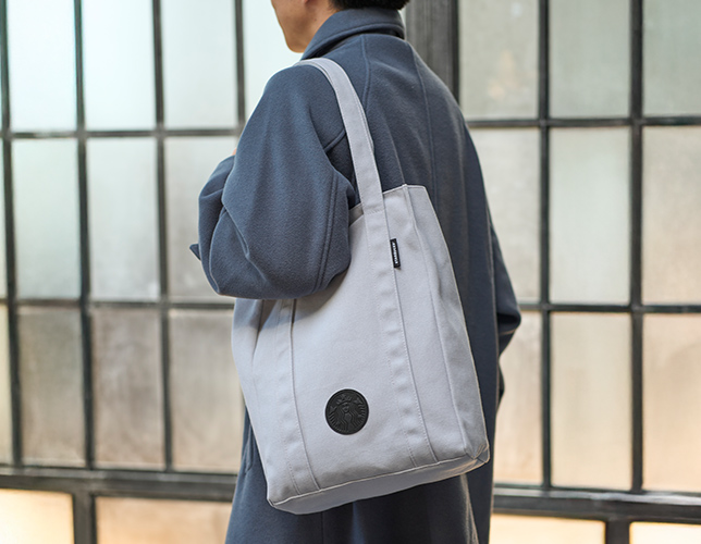 スターバックス 福袋 2022年福袋特集】繰り上げ当選したスタバ福袋を開けてみた / 編集部で