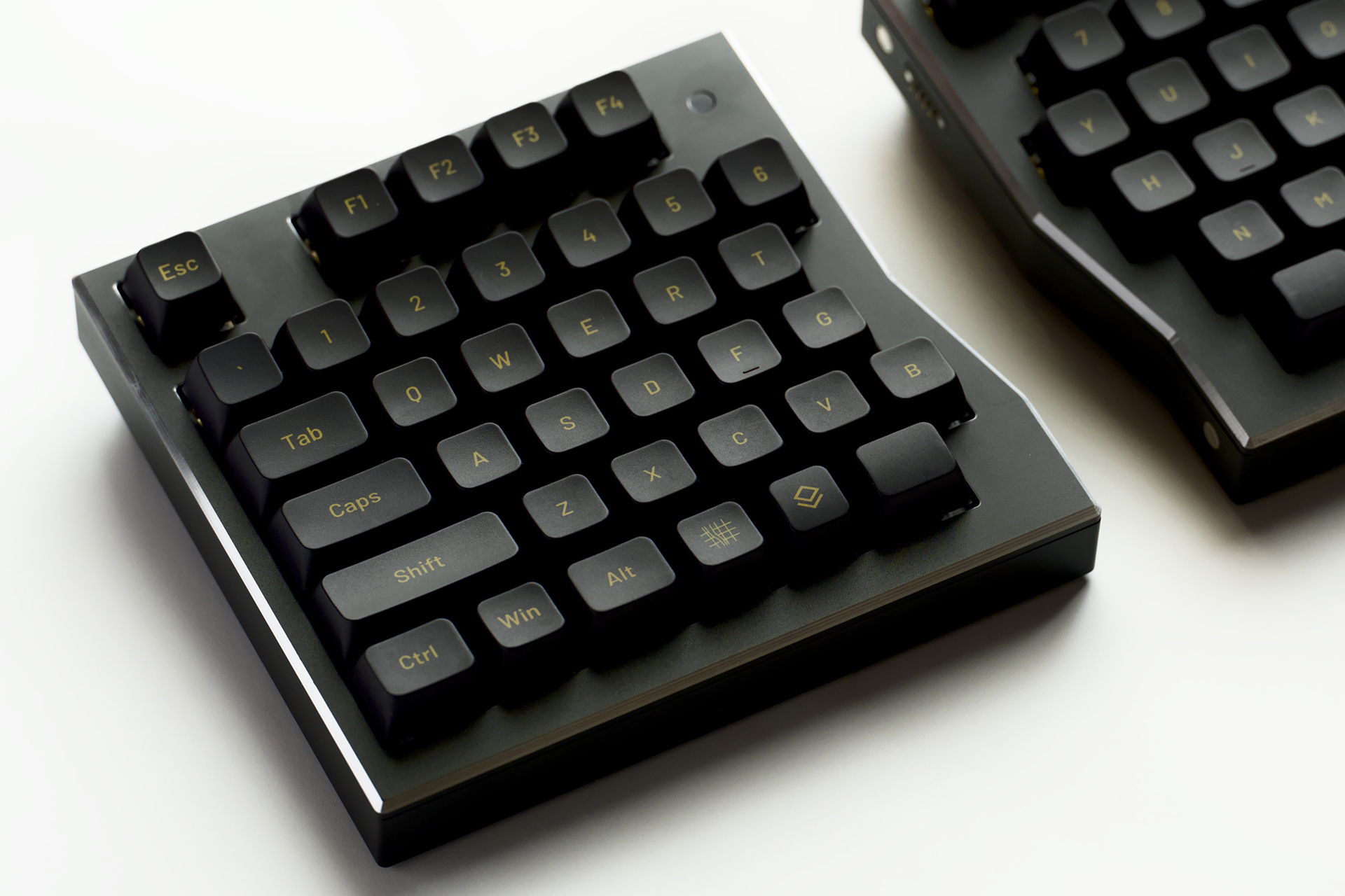 Waffree 無線完全分割キーボード 日本語配列　テンキーレス　80% 世界初の分割式×ワイヤレス×日本語配列キーボード「Waffree」が登場