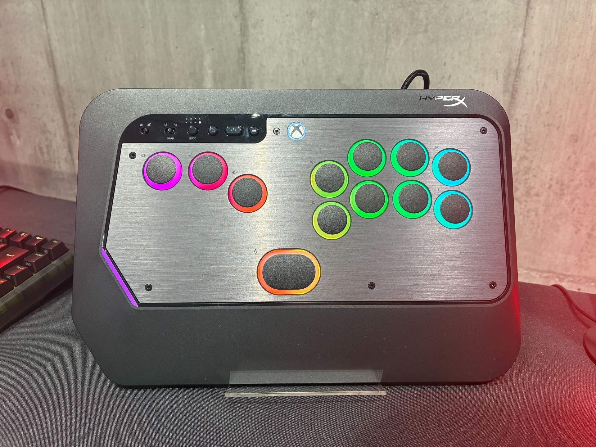 HyperXのレバレスアケコン「HyperX Clutch Tachi」実機が初公開 - GAME